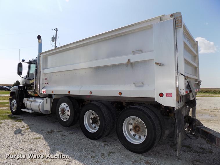 image for item DB8581 2008 Mack Pinnacle CHU613 dump truck