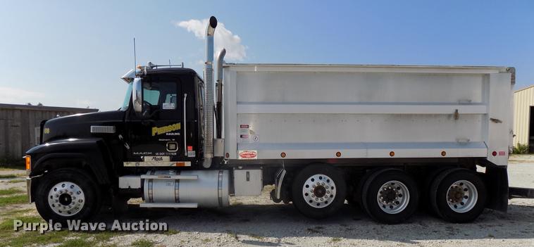 image for item DB8581 2008 Mack Pinnacle CHU613 dump truck
