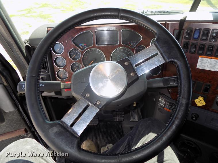 image for item DB8581 2008 Mack Pinnacle CHU613 dump truck