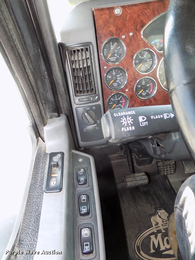 image for item DB8581 2008 Mack Pinnacle CHU613 dump truck