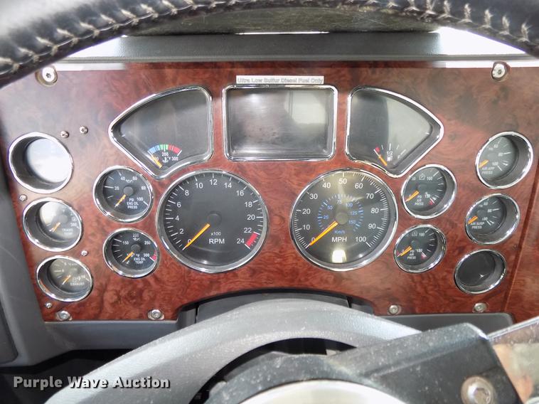 image for item DB8581 2008 Mack Pinnacle CHU613 dump truck