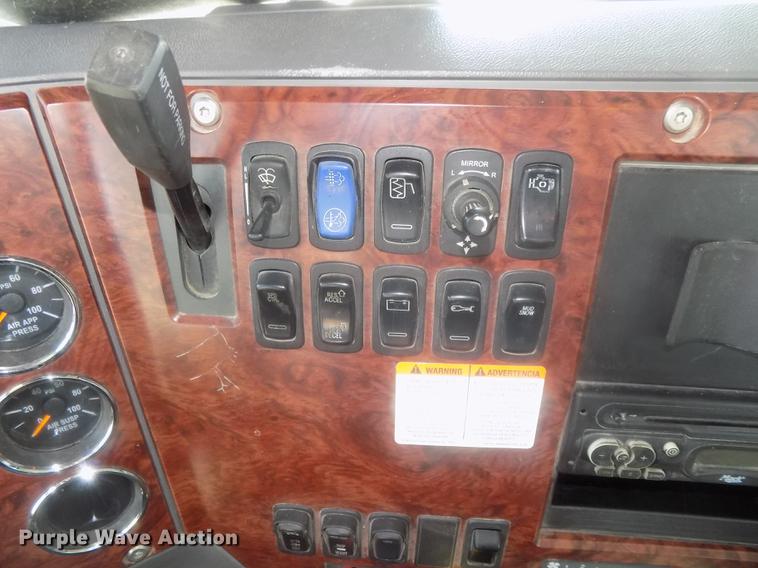 image for item DB8581 2008 Mack Pinnacle CHU613 dump truck