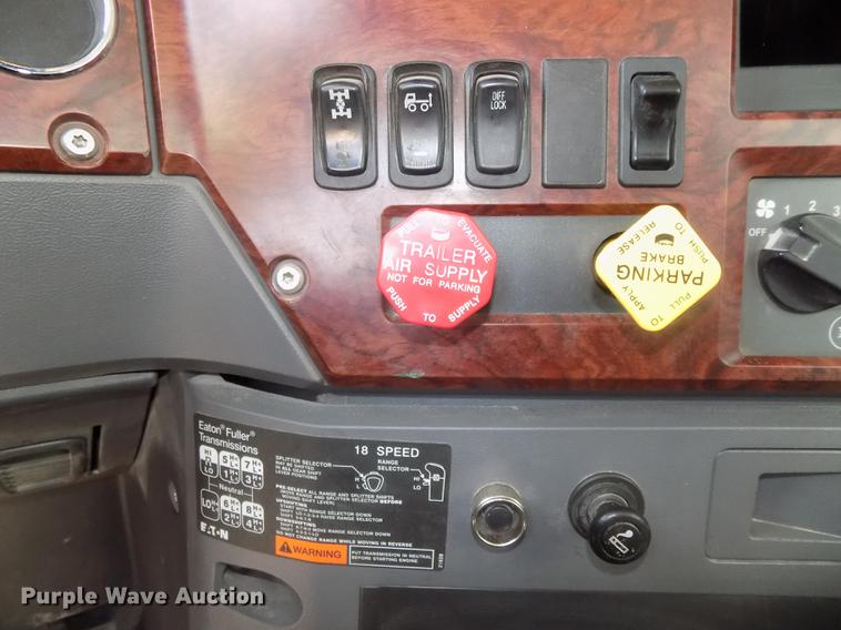 image for item DB8581 2008 Mack Pinnacle CHU613 dump truck