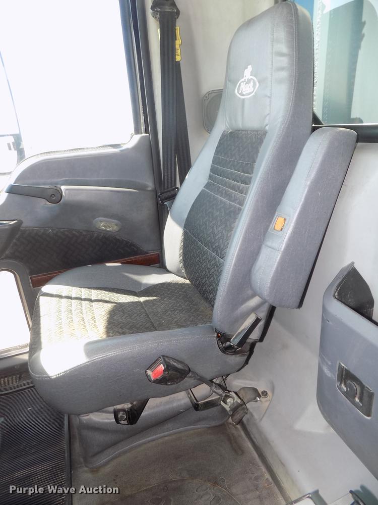 image for item DB8581 2008 Mack Pinnacle CHU613 dump truck