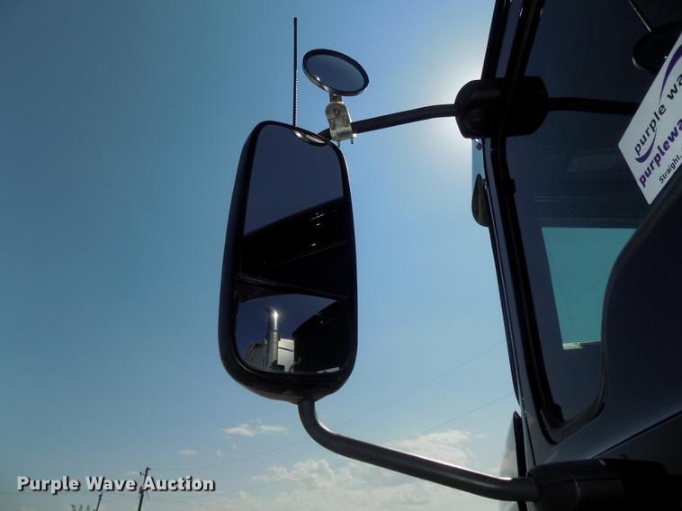 image for item DB8581 2008 Mack Pinnacle CHU613 dump truck