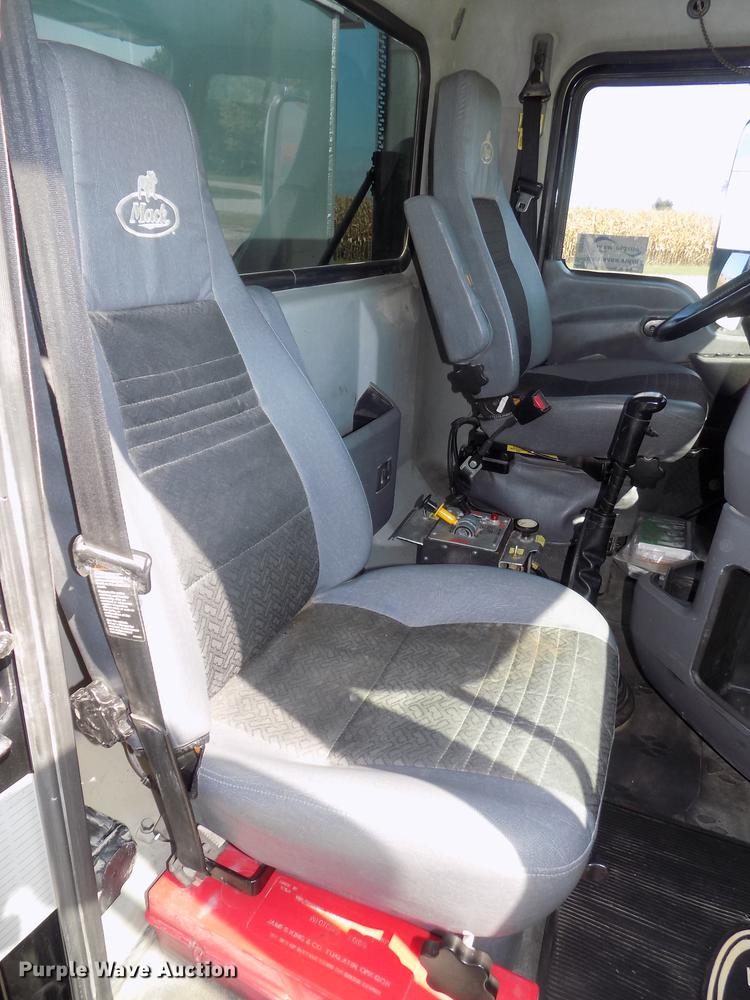 image for item DB8581 2008 Mack Pinnacle CHU613 dump truck