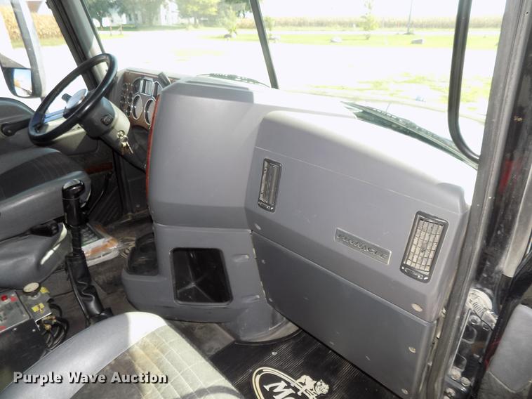 image for item DB8581 2008 Mack Pinnacle CHU613 dump truck