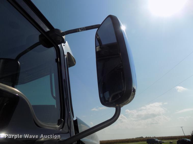 image for item DB8581 2008 Mack Pinnacle CHU613 dump truck