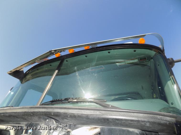 image for item DB8581 2008 Mack Pinnacle CHU613 dump truck