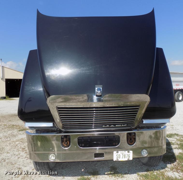 image for item DB8581 2008 Mack Pinnacle CHU613 dump truck