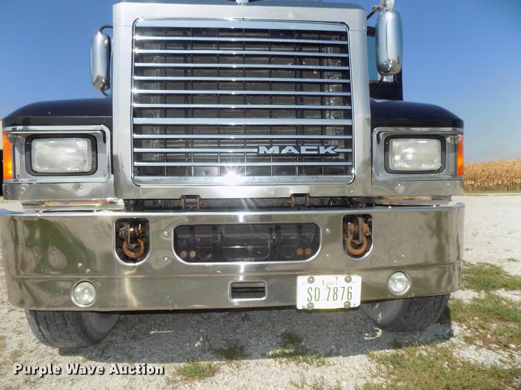 image for item DB8581 2008 Mack Pinnacle CHU613 dump truck