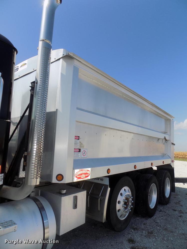 image for item DB8581 2008 Mack Pinnacle CHU613 dump truck