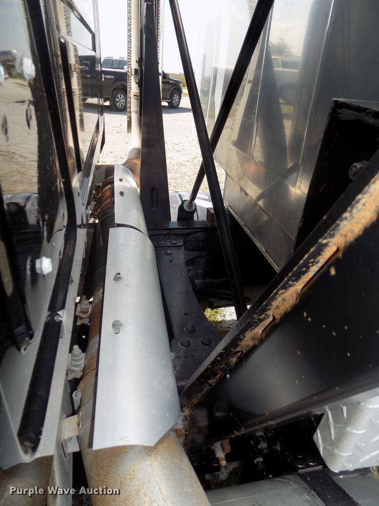 image for item DB8581 2008 Mack Pinnacle CHU613 dump truck