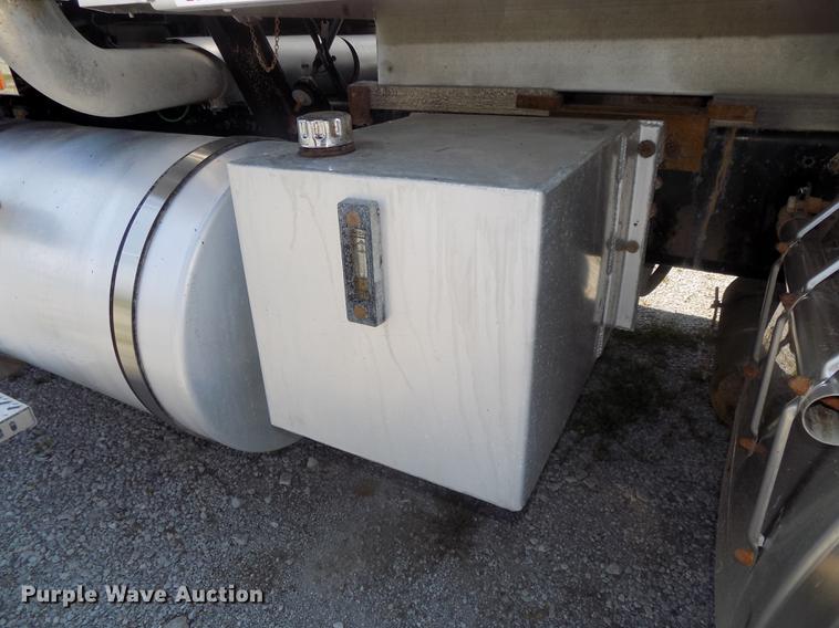 image for item DB8581 2008 Mack Pinnacle CHU613 dump truck