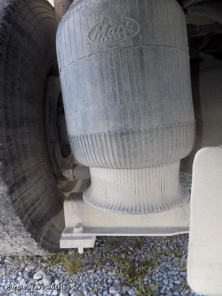 image for item DB8581 2008 Mack Pinnacle CHU613 dump truck