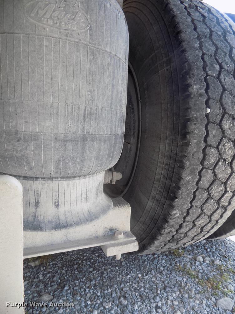 image for item DB8581 2008 Mack Pinnacle CHU613 dump truck