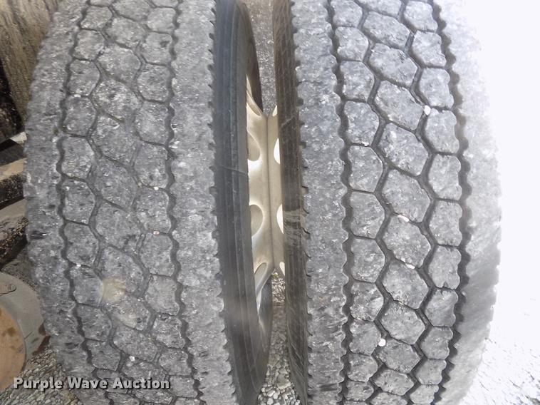 image for item DB8581 2008 Mack Pinnacle CHU613 dump truck