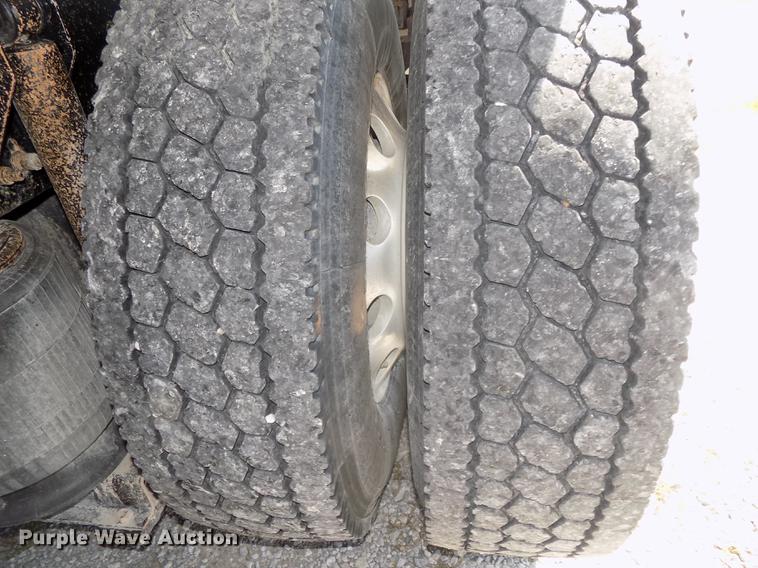 image for item DB8581 2008 Mack Pinnacle CHU613 dump truck