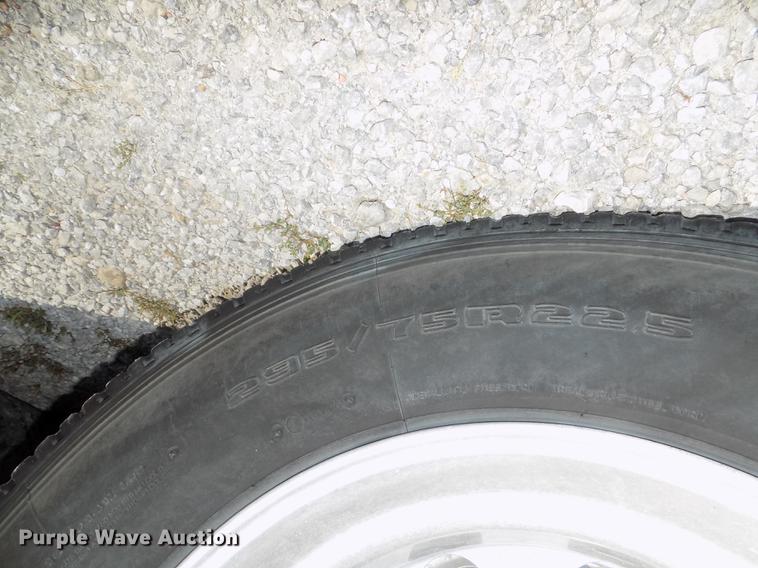 image for item DB8581 2008 Mack Pinnacle CHU613 dump truck