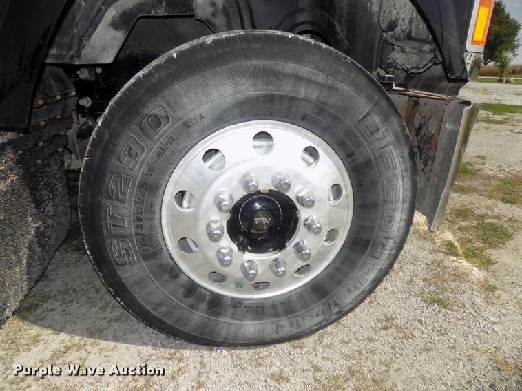 image for item DB8581 2008 Mack Pinnacle CHU613 dump truck