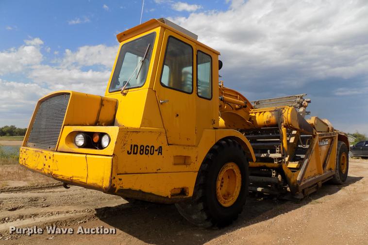 image for item DB8583 1974 John Deere 860A elevating scraper