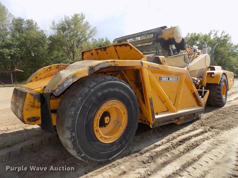 image for item DB8583 1974 John Deere 860A elevating scraper