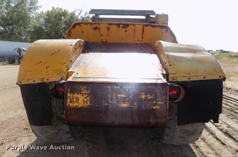 image for item DB8583 1974 John Deere 860A elevating scraper