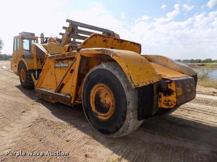 image for item DB8583 1974 John Deere 860A elevating scraper