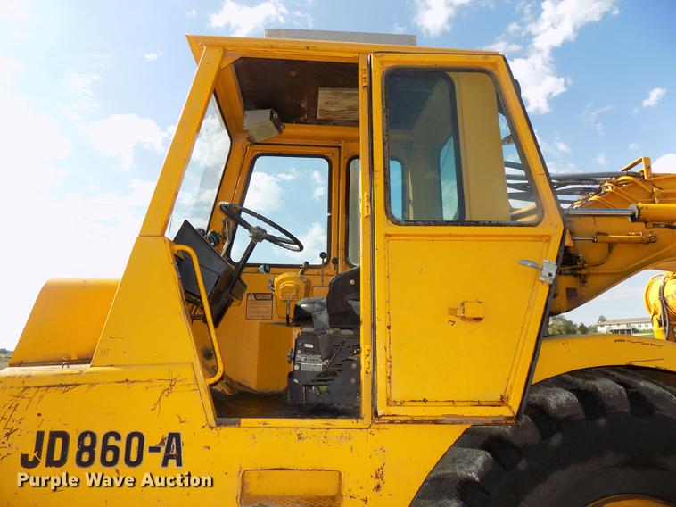 image for item DB8583 1974 John Deere 860A elevating scraper