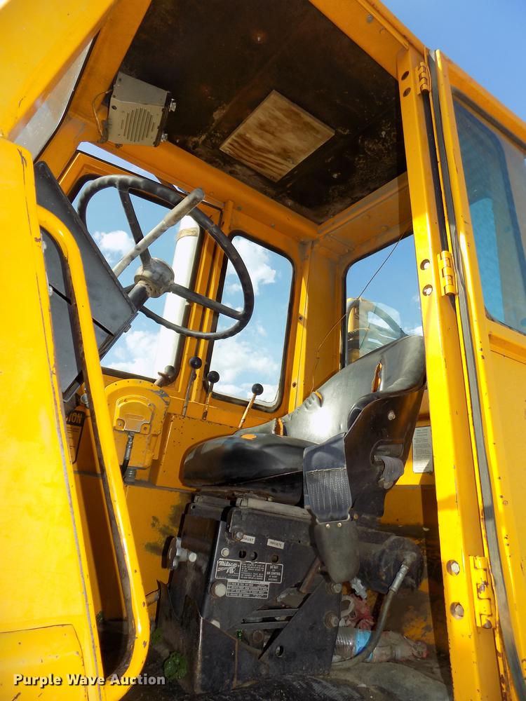 image for item DB8583 1974 John Deere 860A elevating scraper