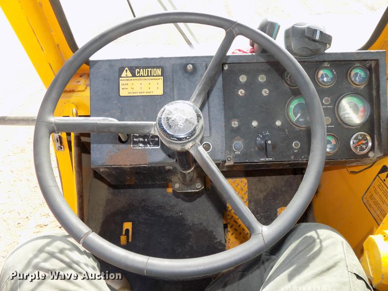 image for item DB8583 1974 John Deere 860A elevating scraper