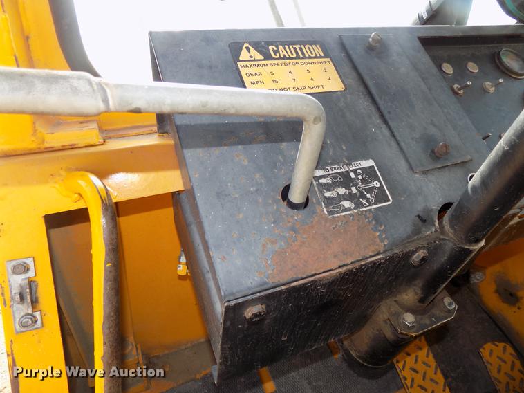 image for item DB8583 1974 John Deere 860A elevating scraper