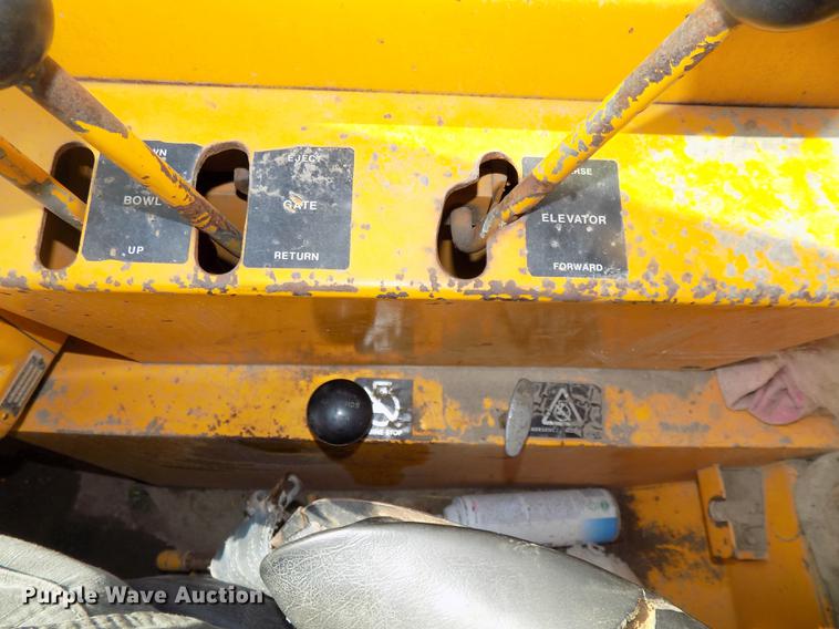 image for item DB8583 1974 John Deere 860A elevating scraper