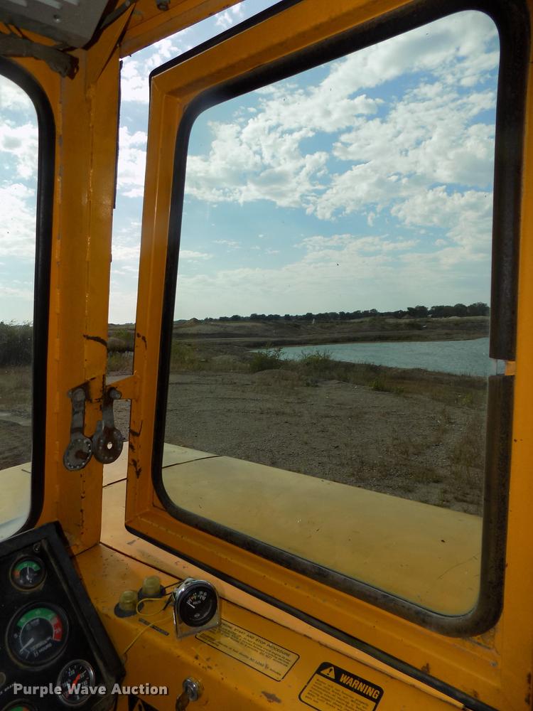 image for item DB8583 1974 John Deere 860A elevating scraper