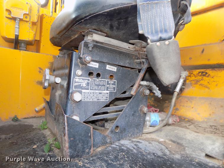 image for item DB8583 1974 John Deere 860A elevating scraper