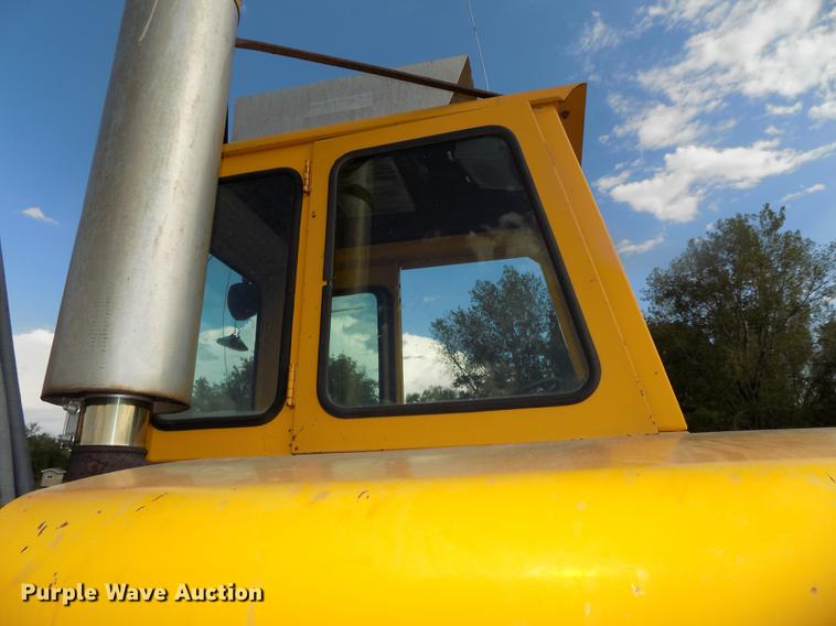 image for item DB8583 1974 John Deere 860A elevating scraper