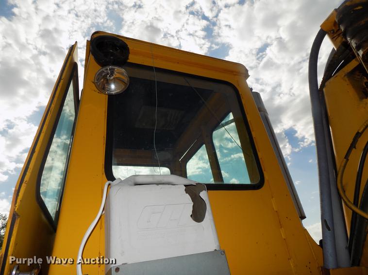 image for item DB8583 1974 John Deere 860A elevating scraper