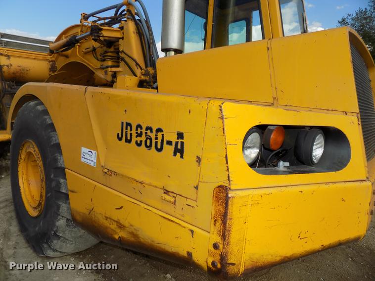 image for item DB8583 1974 John Deere 860A elevating scraper