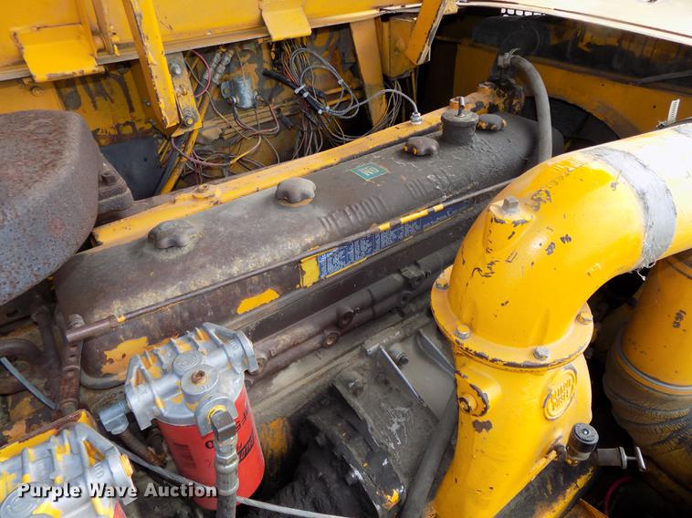 image for item DB8583 1974 John Deere 860A elevating scraper