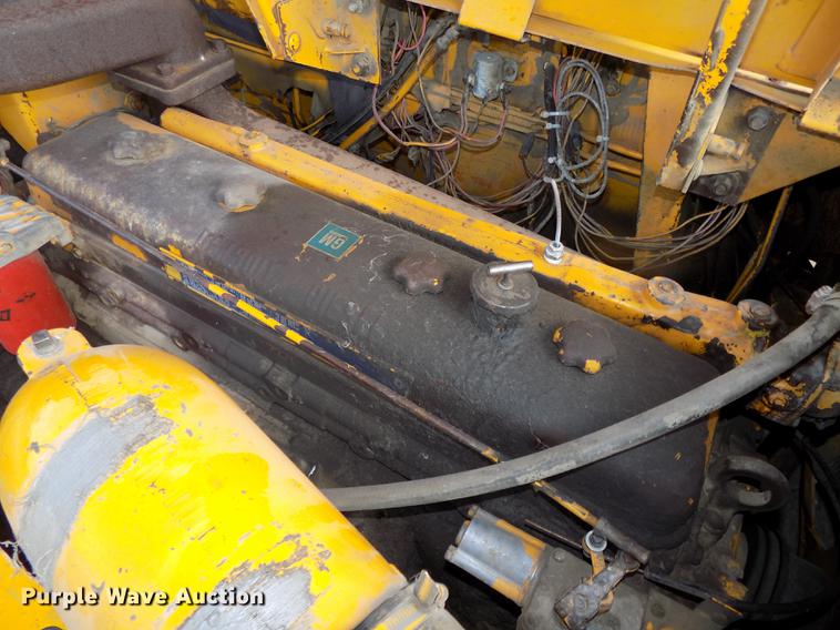 image for item DB8583 1974 John Deere 860A elevating scraper