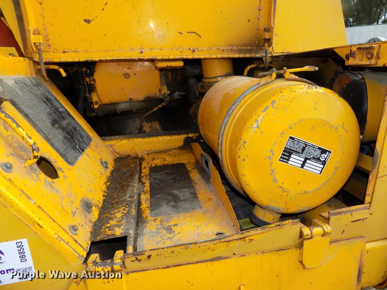 image for item DB8583 1974 John Deere 860A elevating scraper