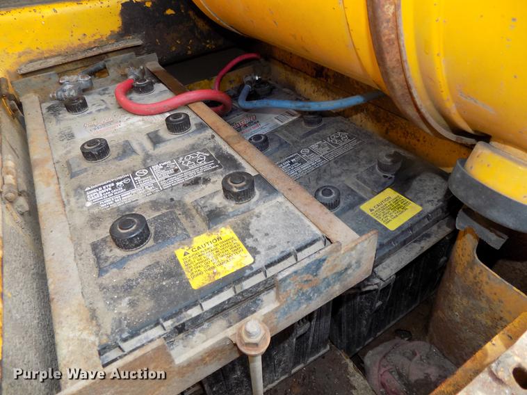 image for item DB8583 1974 John Deere 860A elevating scraper