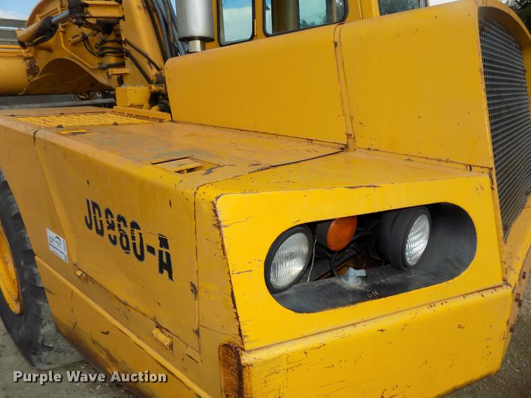 image for item DB8583 1974 John Deere 860A elevating scraper