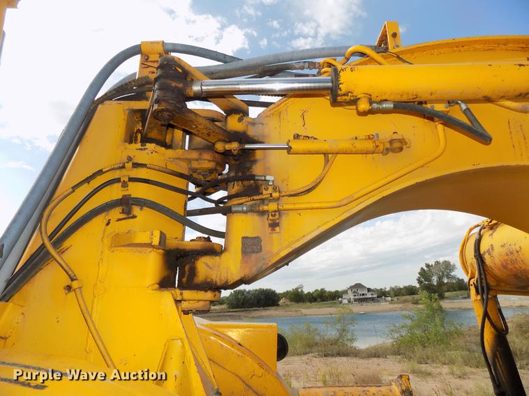 image for item DB8583 1974 John Deere 860A elevating scraper