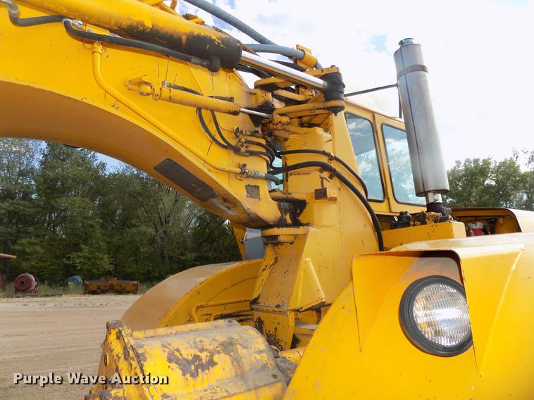 image for item DB8583 1974 John Deere 860A elevating scraper