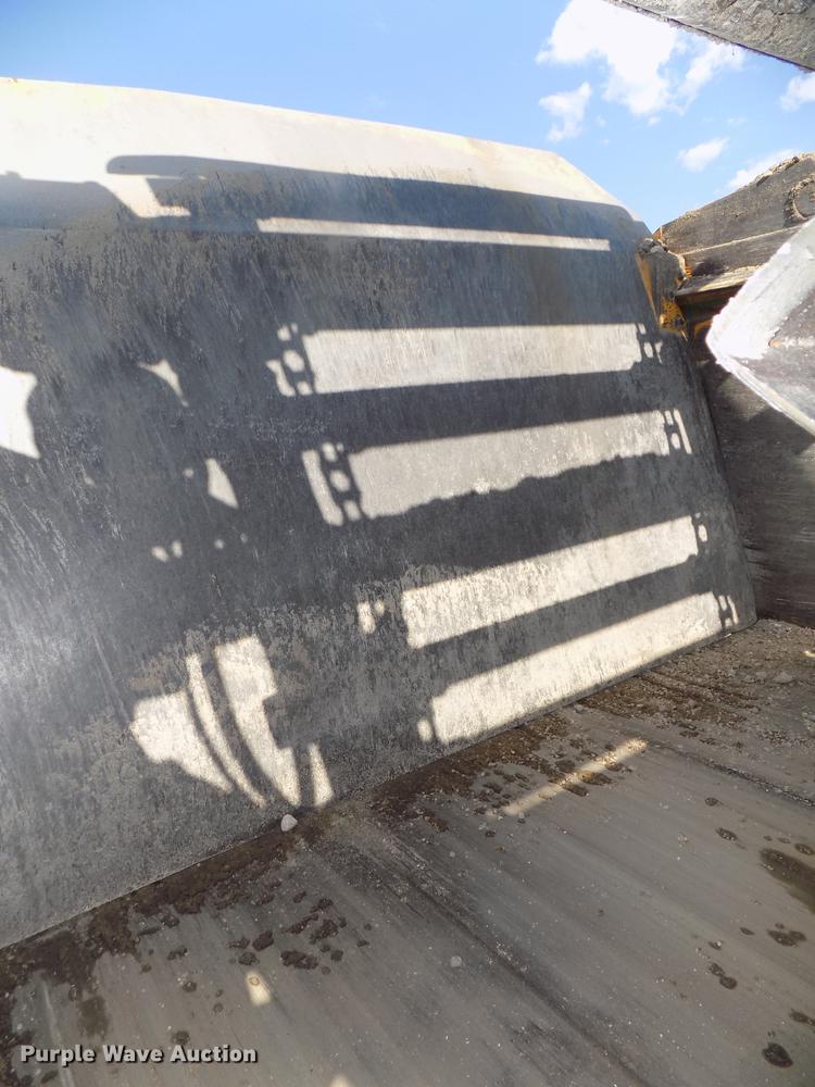 image for item DB8583 1974 John Deere 860A elevating scraper