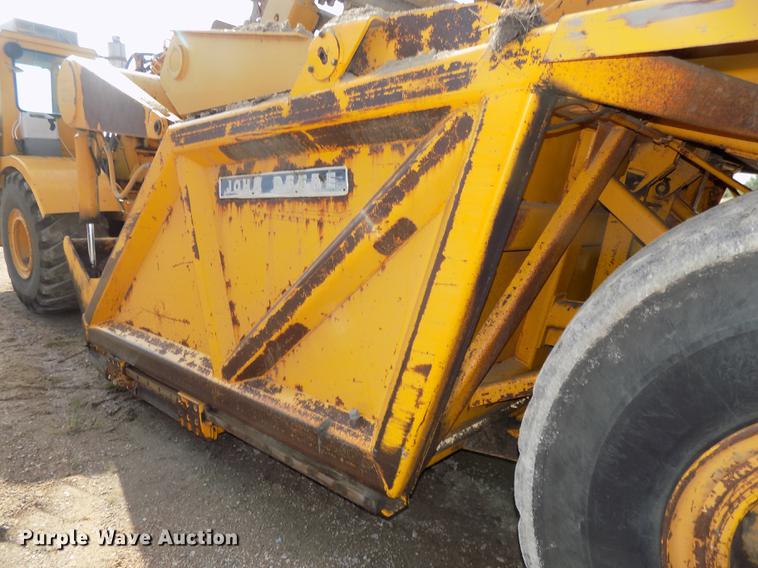 image for item DB8583 1974 John Deere 860A elevating scraper