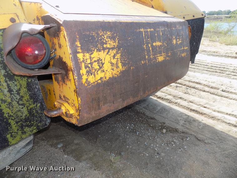 image for item DB8583 1974 John Deere 860A elevating scraper