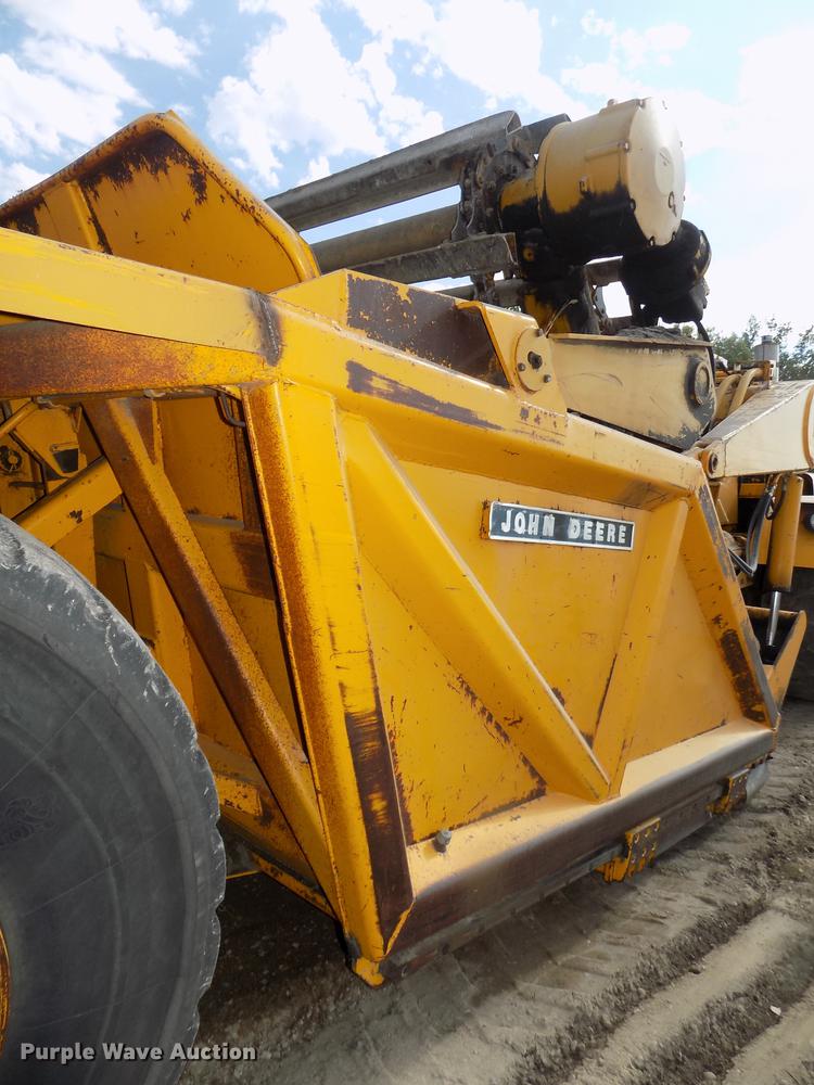 image for item DB8583 1974 John Deere 860A elevating scraper
