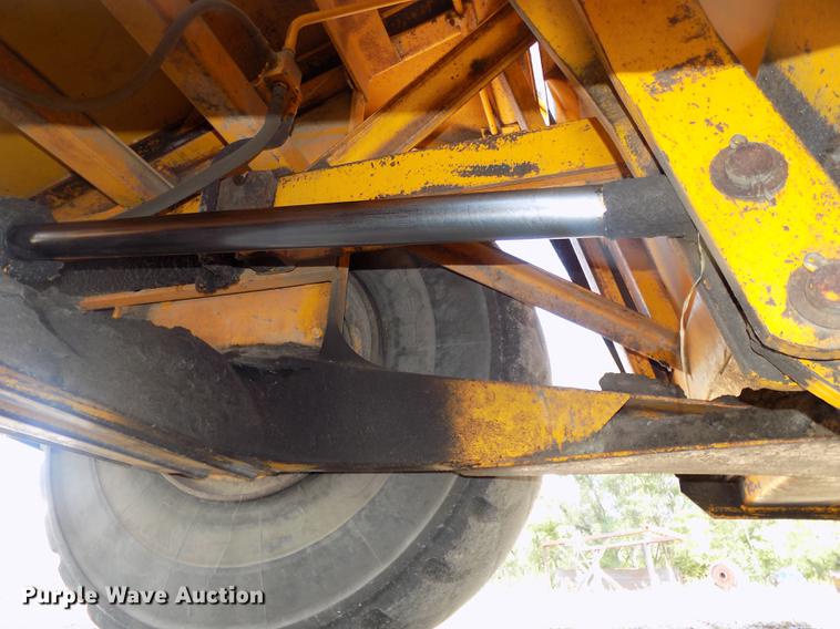 image for item DB8583 1974 John Deere 860A elevating scraper